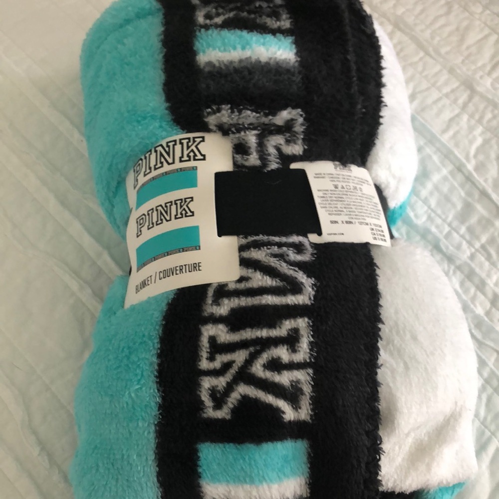 NWT Pink throw blanket